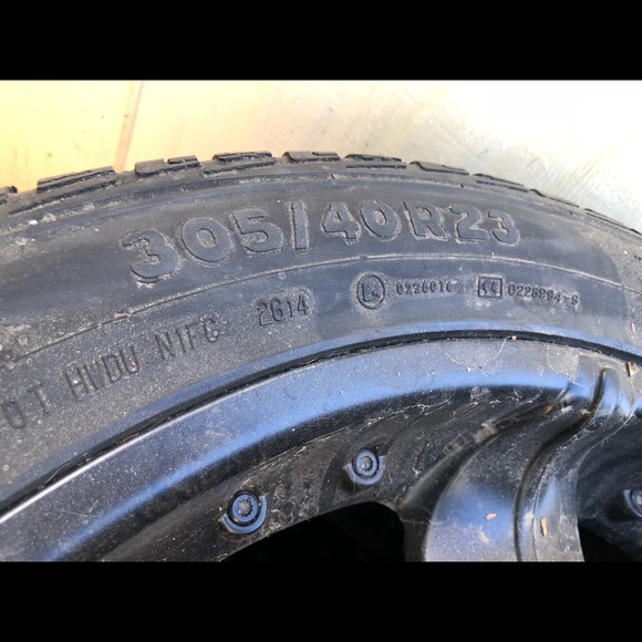 Llantas - Picture 3 of 3